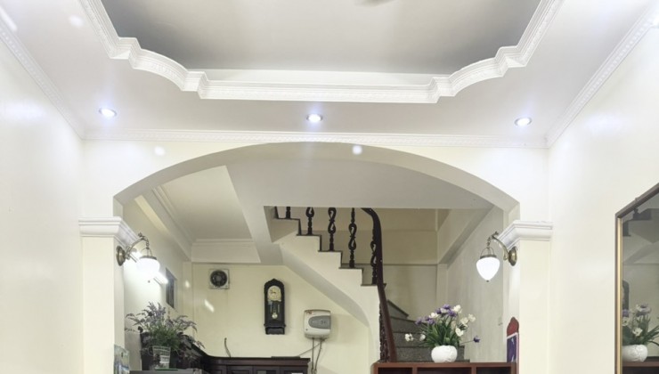 Cho thuê nhà riêng ngõ 122 phố Yên Hoà, Cầu Giấy, 5 tầng, 40m2, 3 ngủ, Full đồ giá 12 Triệu